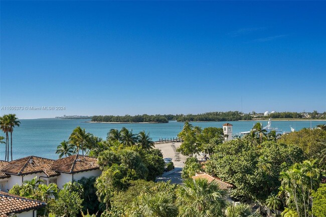 Foto del edificio - 19153 Fisher Island Dr