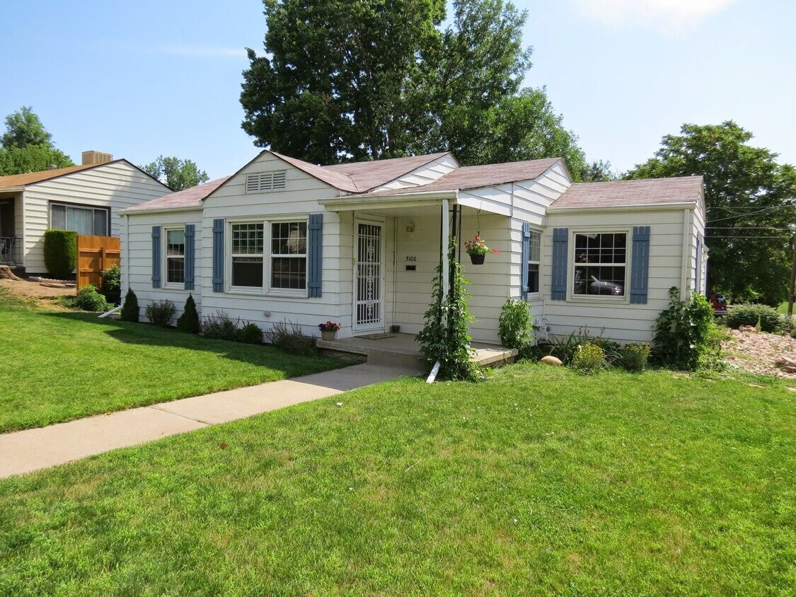 Primary Photo - Bright and Spacious House on Large Corner Lot