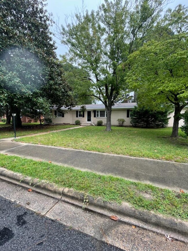 Foto del edificio - 1209 W Ragsdale Rd