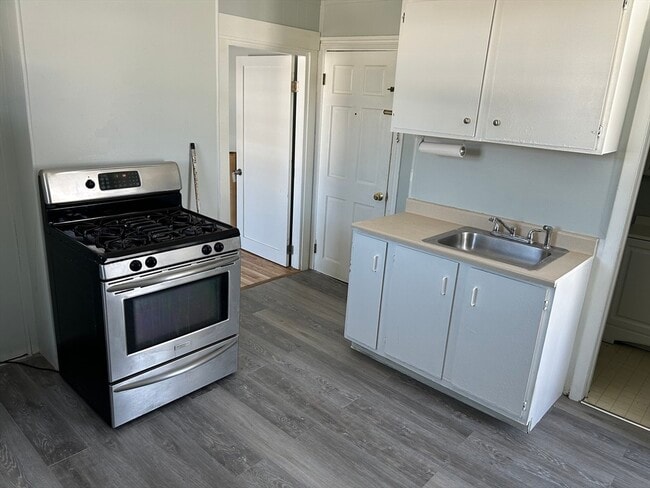 Building Photo - 62 Brown St