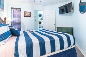 Building Photo - 6300 Seawall Blvd