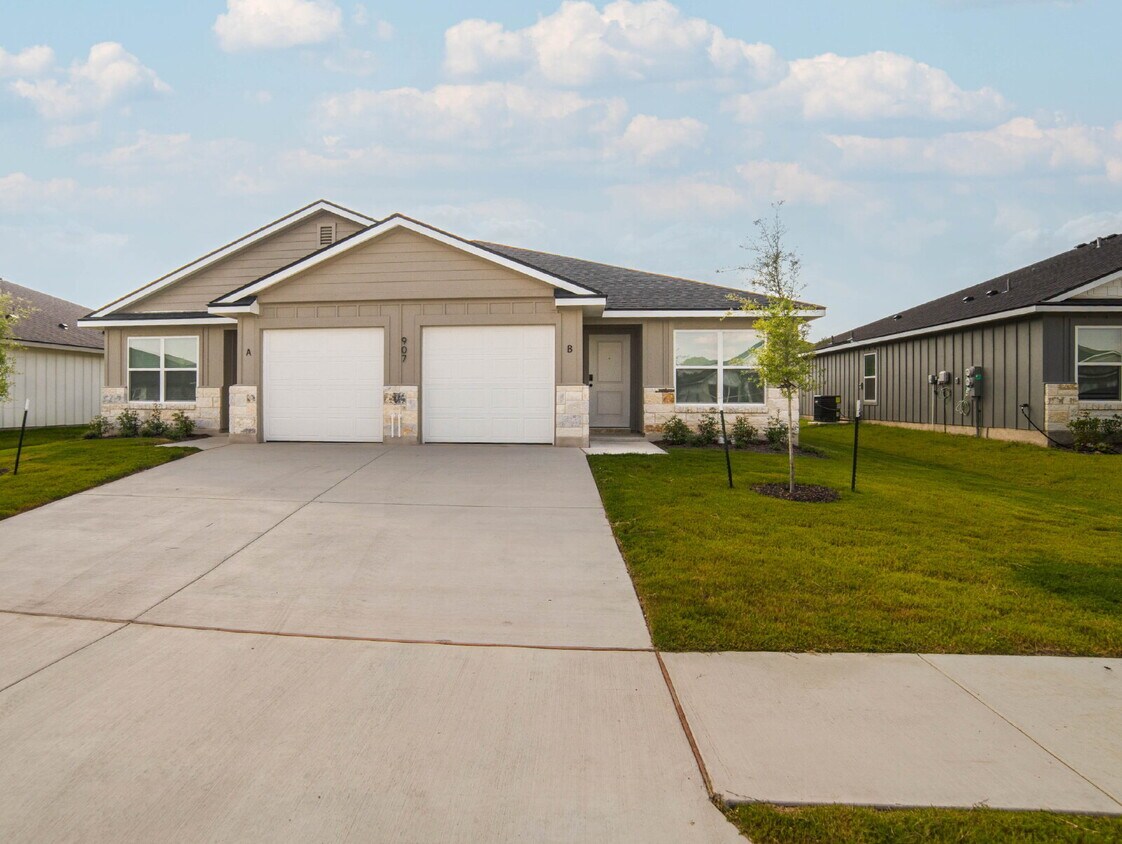 Foto principal - "Newly-built 3-Bed, 2-Bath Duplex on Switc...