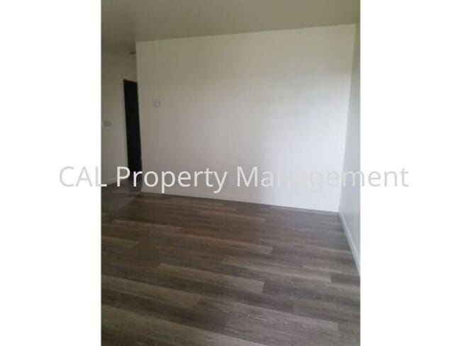 Building Photo - 2 Bedroom Apartment North Salinas