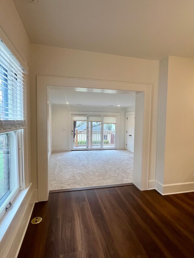 Foto del edificio - 676 Mohawk St,