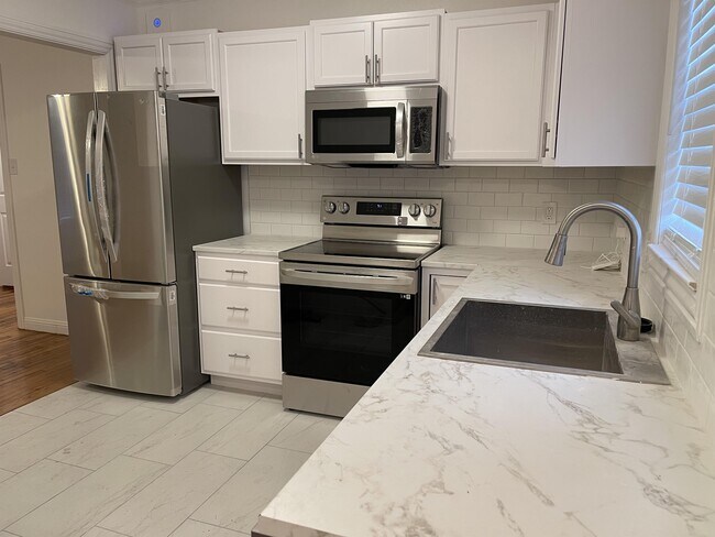 Building Photo - 2421 25th St