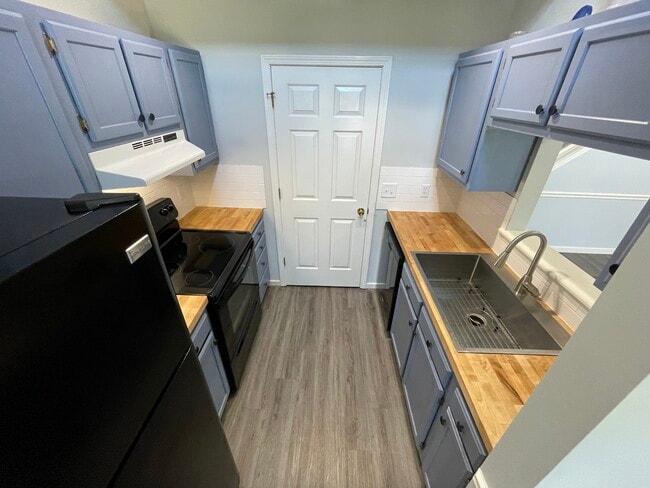 Kitchen - 338 N Grove Cir