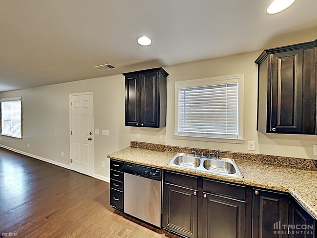 Building Photo - 532 Rock Island Way