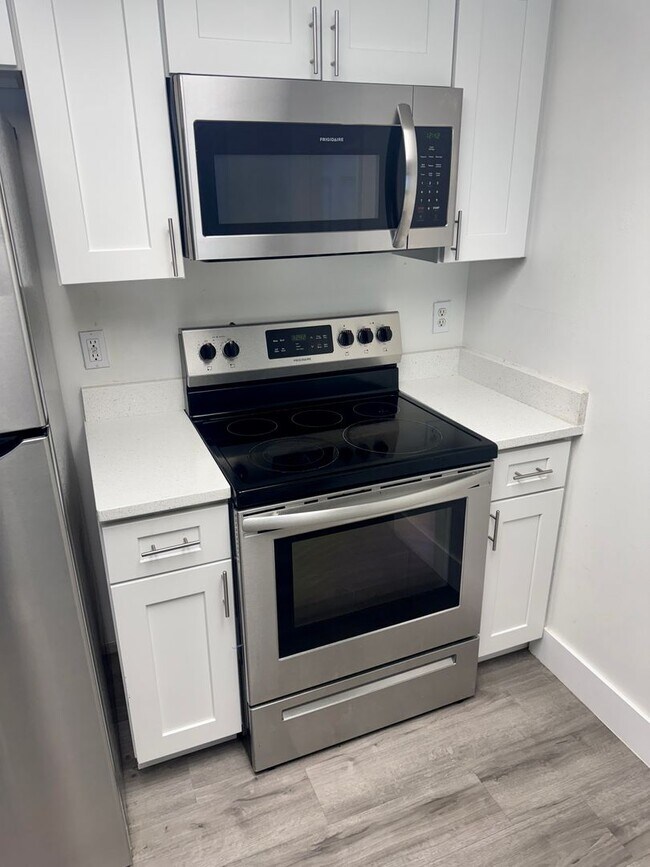 Foto del edificio - Stunning Tampa Home! Incredibly Renovated ...