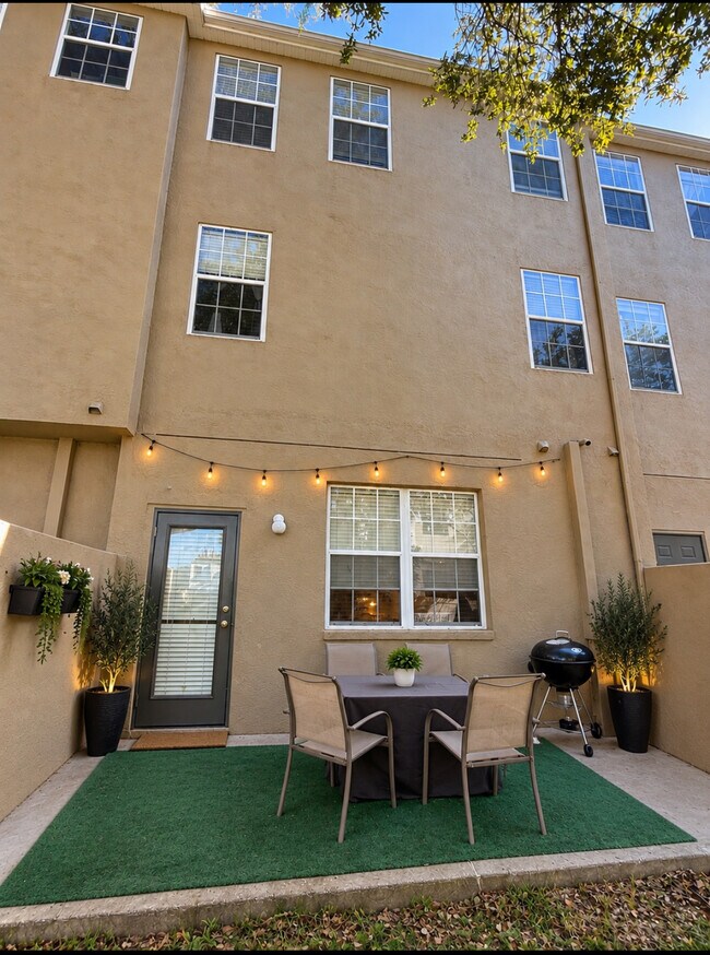 Building Photo - 3015 Bayshore Pointe Dr
