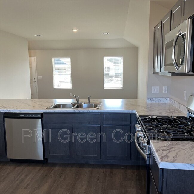 Foto del edificio - 29333 E 80th St S