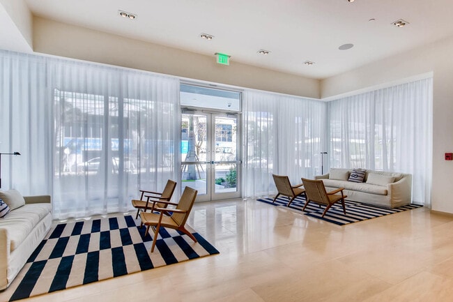 Foto del edificio - 401 N Birch Rd