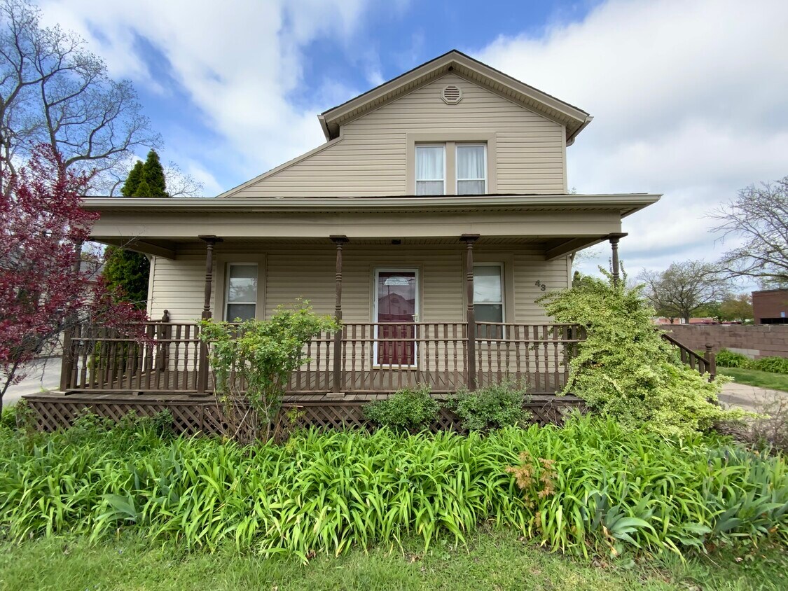 43 Southbound Gratiot Avenue, Unit 1 Condo for Rent in Mount Clemens