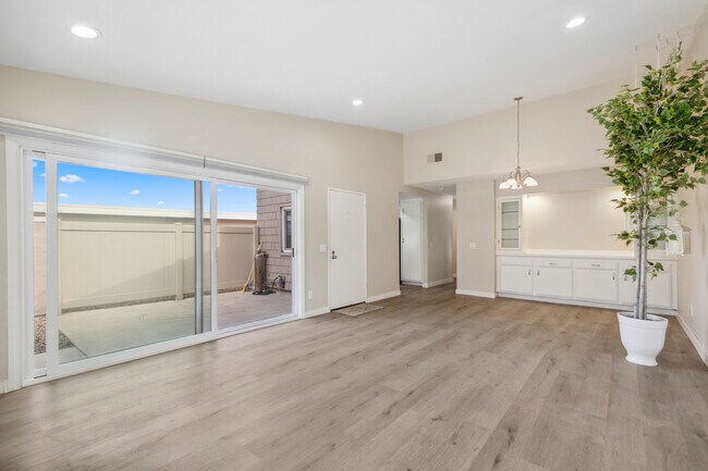 Foto del edificio - 8566 Larkhall Cir