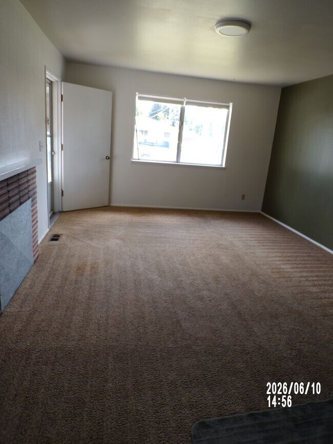 Foto del edificio - 325 SE Bridgeway Ave