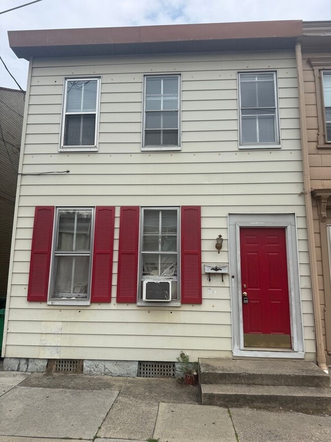 Building Photo - 621 N Pitt St