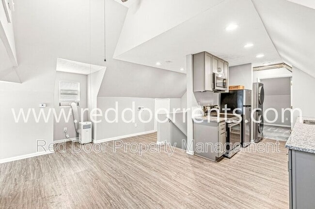 Foto del edificio - 2345 N Kenwood Ave