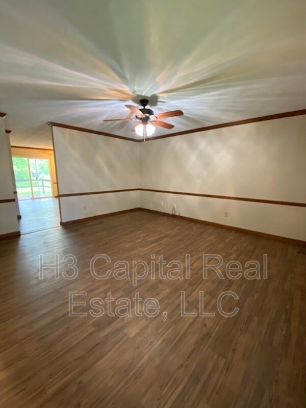 Foto del edificio - 102 Southgate Dr