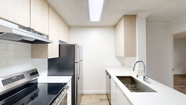 Interior Photo - Eight 80 Newport Beach