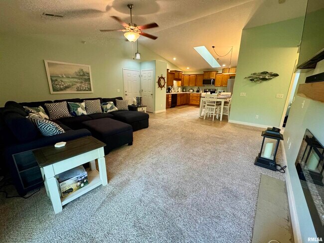 Foto del edificio - 4102 Creek Hill Dr