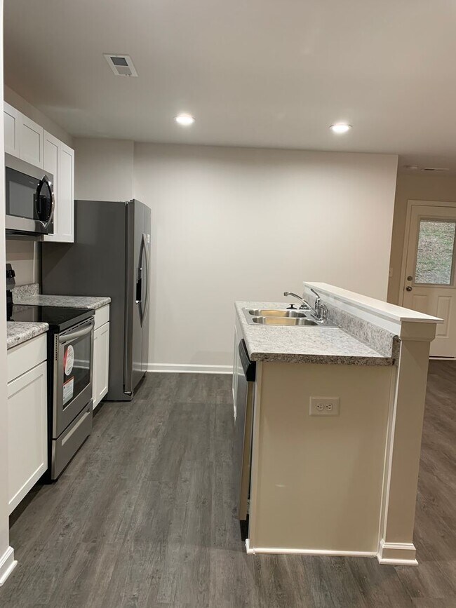 Building Photo - **PRELEASING** Three Bedroom | Two Bathroom Home in Kilpatrick Landing