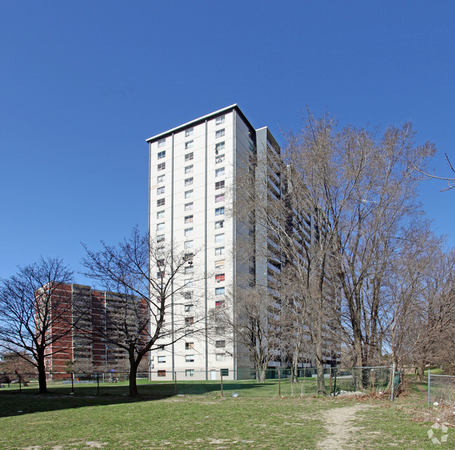 Building Photo - Maeford Court Apartments