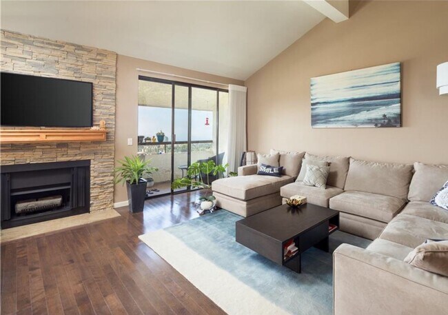 Foto del edificio - 5987 Peacock Ridge Rd