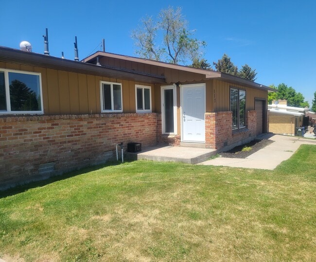 Building Photo - 117 Ranch Dr