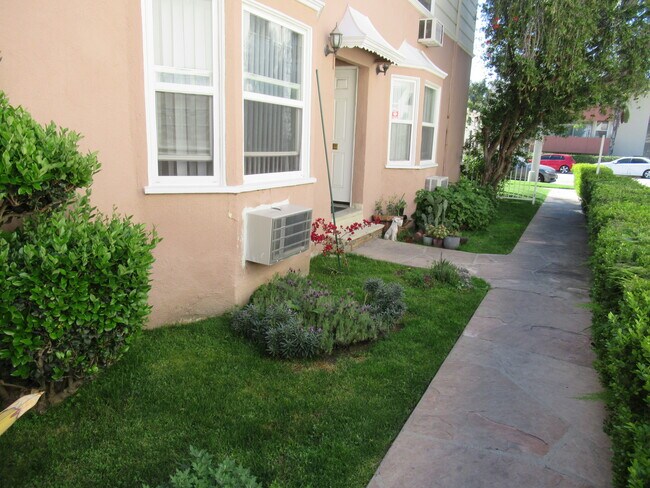 West side of apartment building - 11145 Camarillo St