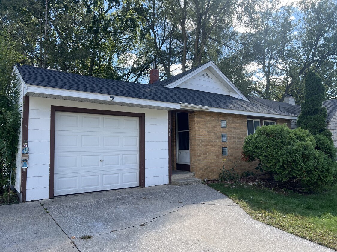 Foto principal - 1606 Mill St