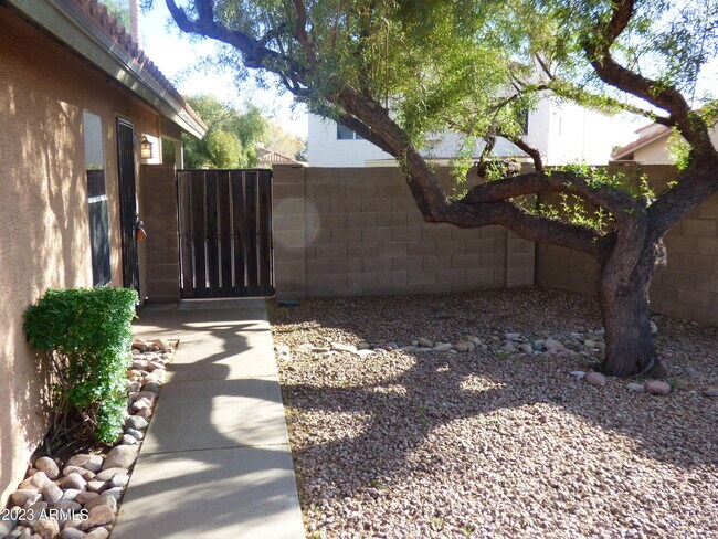 Building Photo - 7531 W Taro Ln