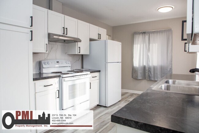 Building Photo - 820 S 38th St