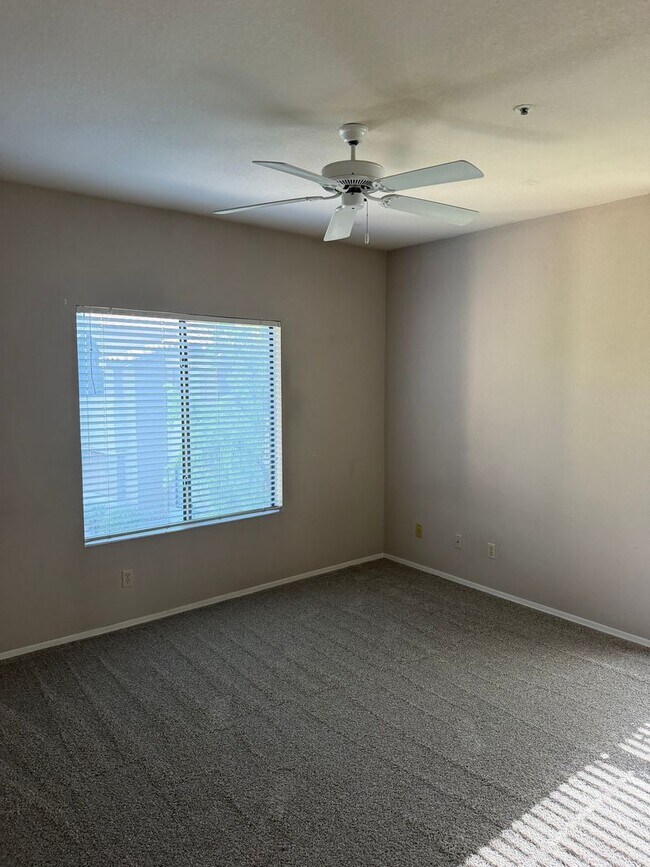 Building Photo - 2bd 2 ba Upstairs condo in Scottsdale