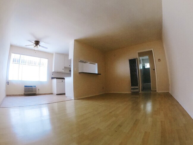 Foto del edificio - 5531 Fulcher Ave