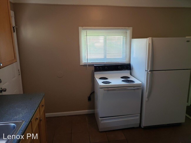 Building Photo - 2 br, 1 bath House - 225 W Hopkins