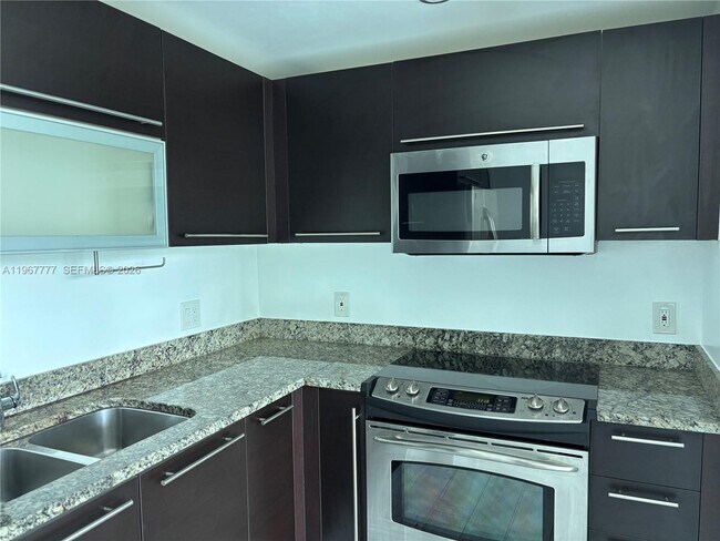 Foto del edificio - 950 Brickell Bay Dr