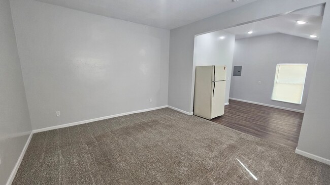 Building Photo - 709 Wichita Ave