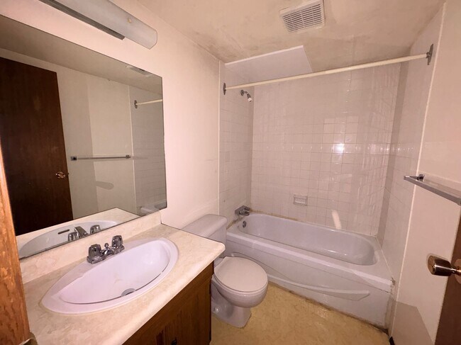Photo du bâtiment - 1 Bed 1 Bath Unit in Rocky Mountain House, AB