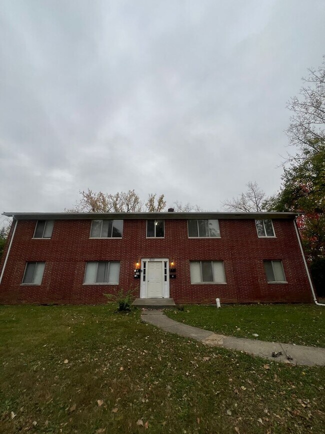 Building Photo - 6111 Laurel Hall Dr