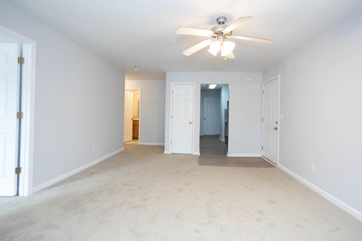 Primary Photo - 1304 Stonehaven Cir