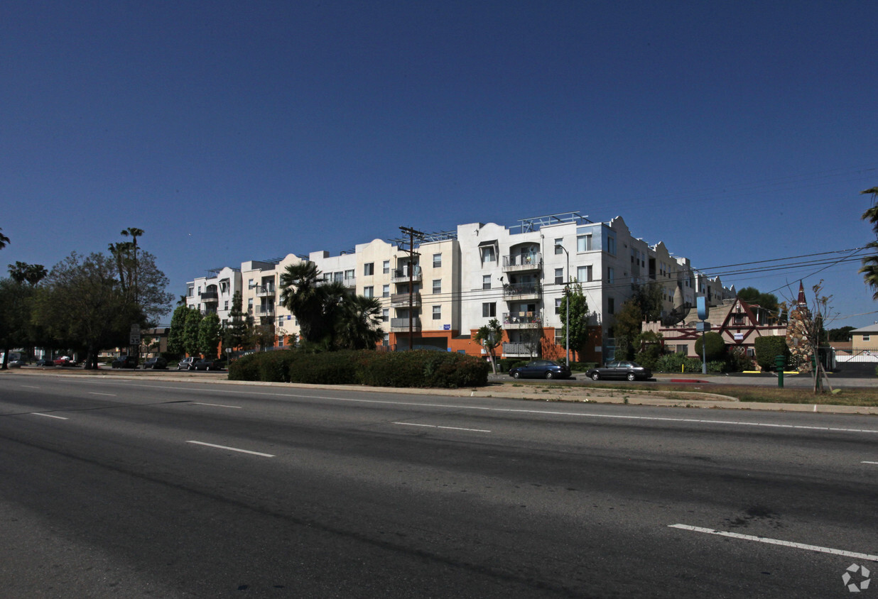 Building Photo - Apple Tree Apartments