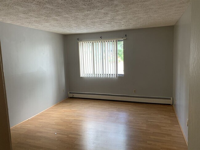 Building Photo - 555 Calef Rd