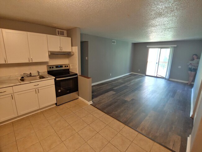 Building Photo - 2844 Blackforest Dr