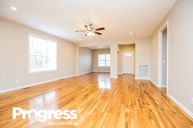 Building Photo - 1214 Saddle Brook