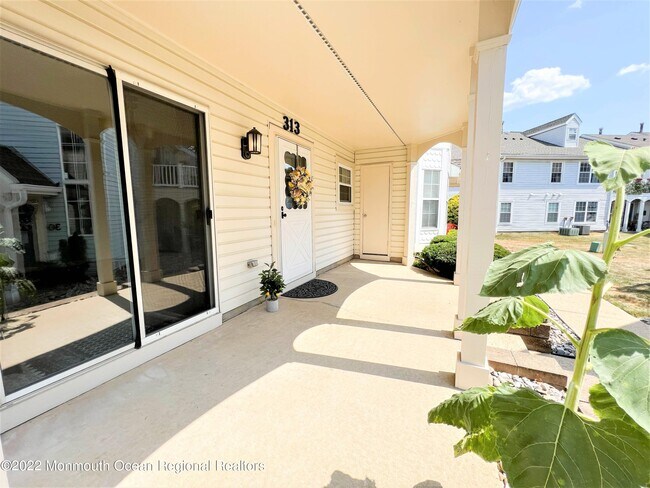 Foto del edificio - 313 Tulip Ln
