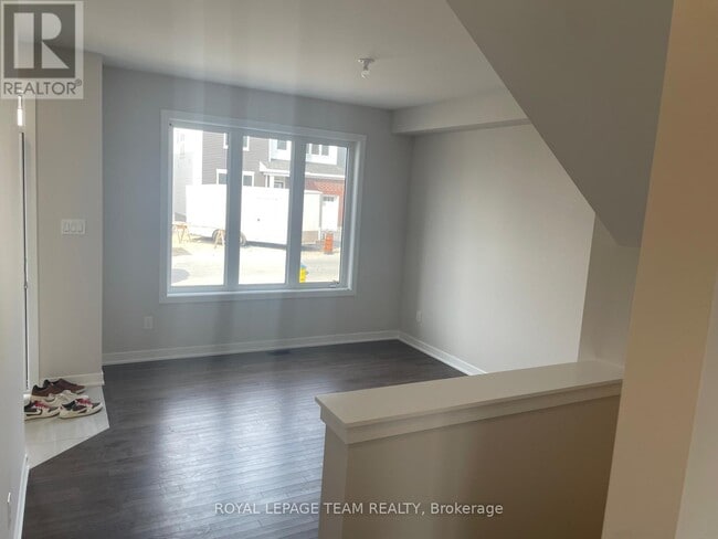 Building Photo - 724 Eminence St