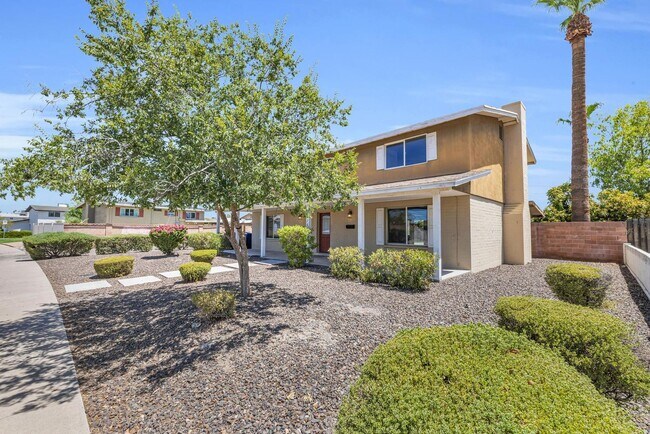 Foto del edificio - 6 Bedrooms, 3 Bath,  Pool CLOSE TO ASU (Rural & Broadway)