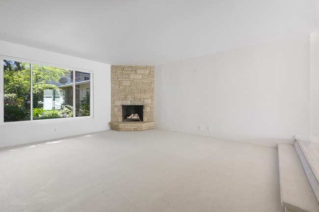 living room - 208 Ravenswood Ave