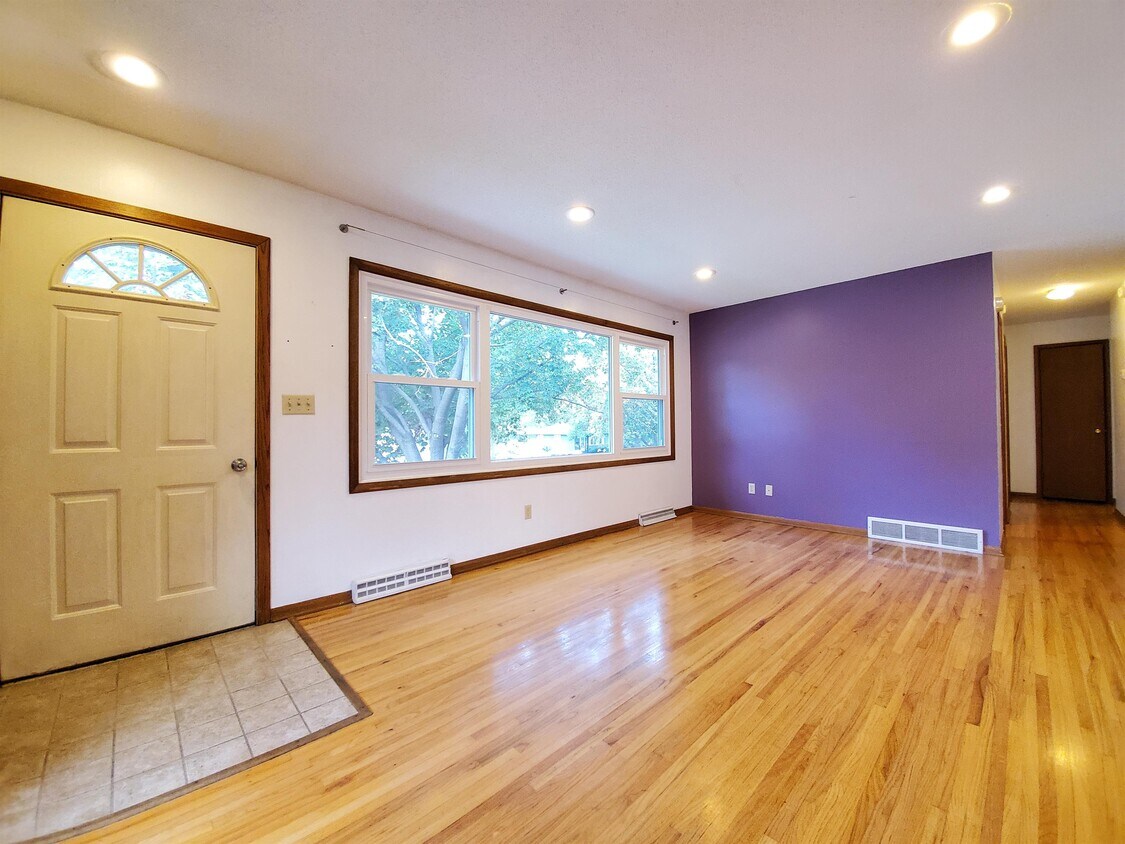 Primary Photo - 2418 23rd Ave NW