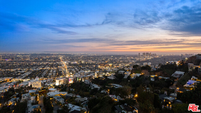 Foto del edificio - 8469 Franklin Ave