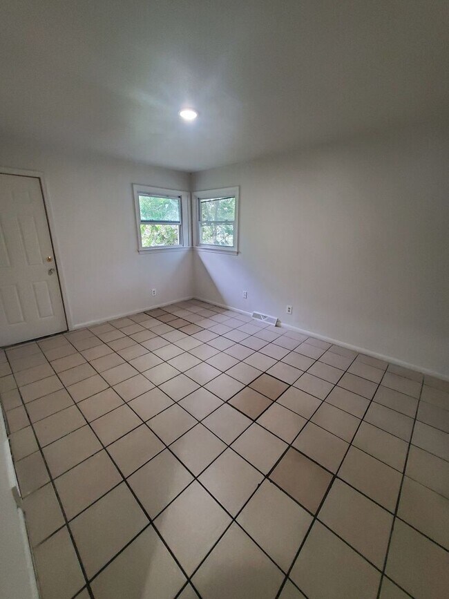 Foto del edificio - 5541-5543 N 35th St. (Duplex)